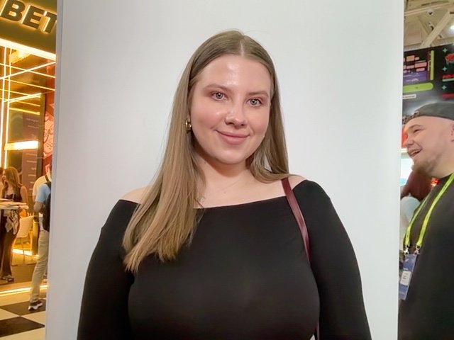 Лиза Табакова